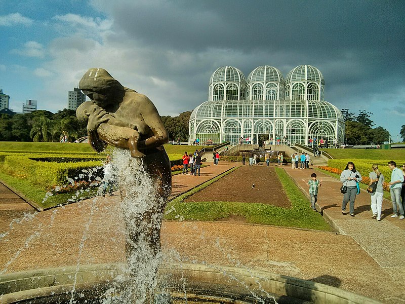 Revitalizado, estacionamento do Jardim Botânico, em Curitiba, é liberado