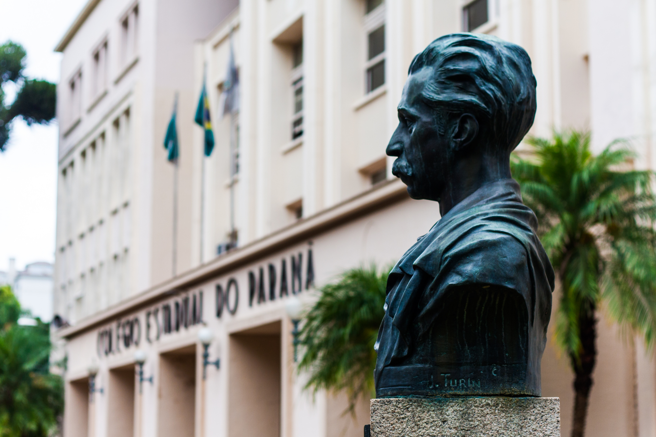 Professores questionam três questões do Enem 2020 - Brasil Escola