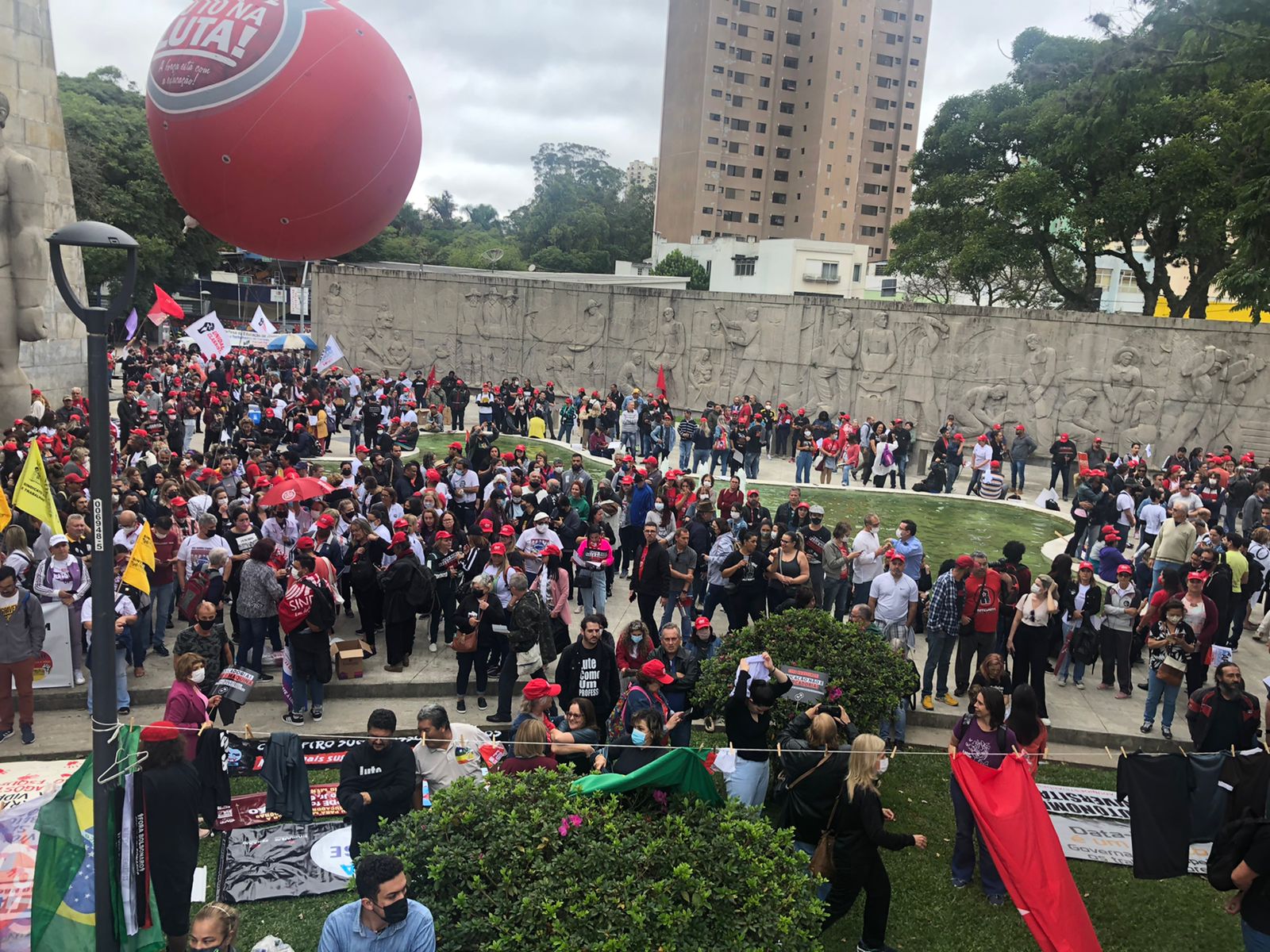 PROTESTO PARALISA A AL; DIRETOR ENVOLVIDO  - Bem Paraná