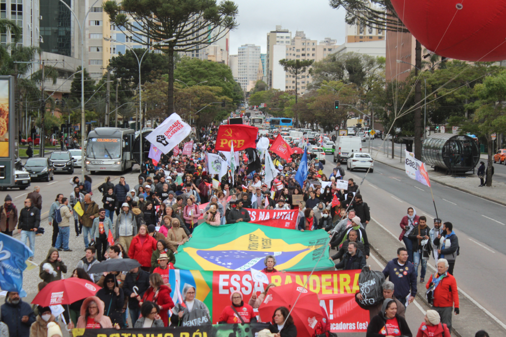 Milhares De Professores Participam De Ato Em Curitiba E Ratinho Autoriza Progress Es Plural